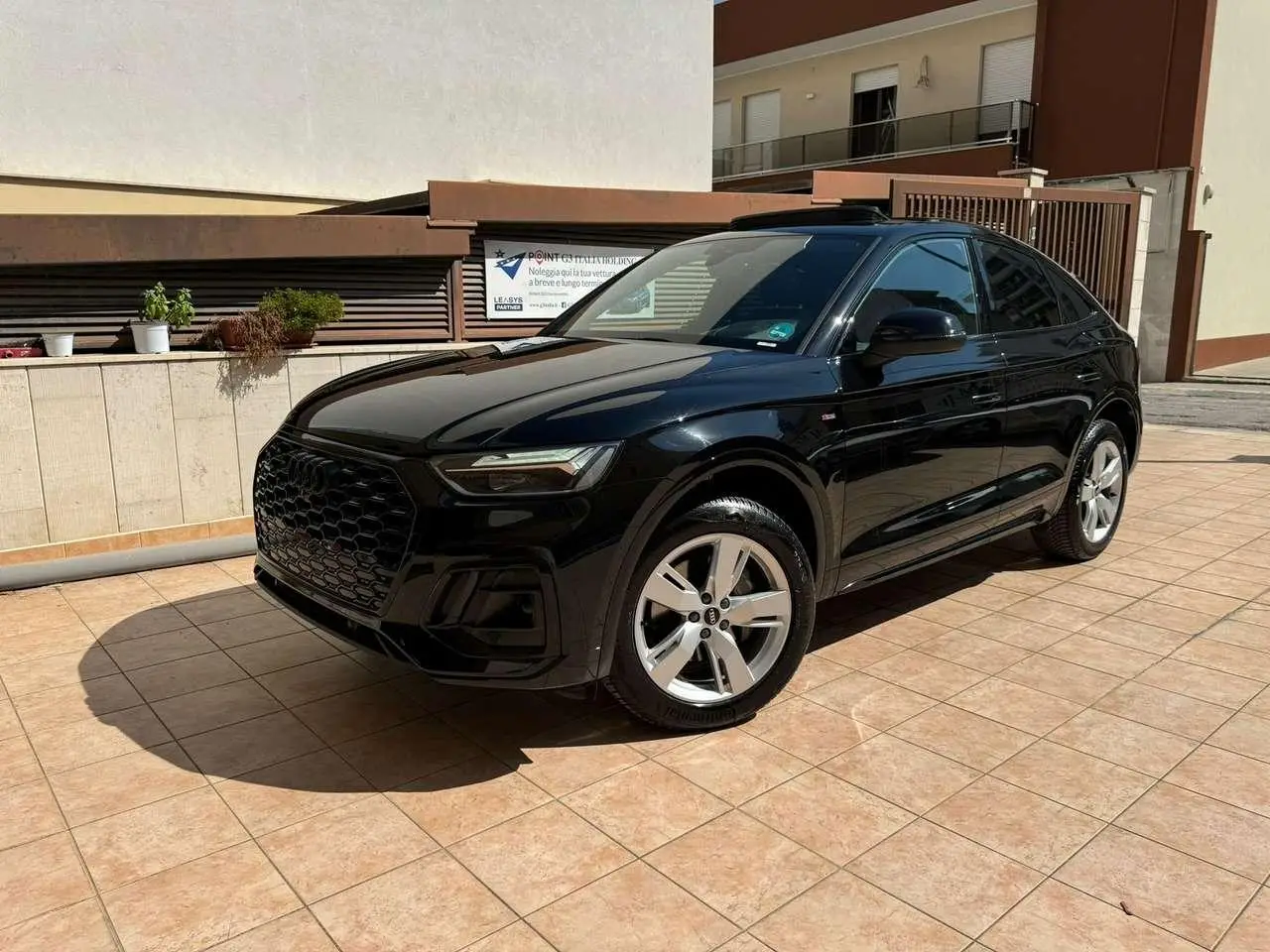 Photo 1 : Audi Q5 2022 Hybride