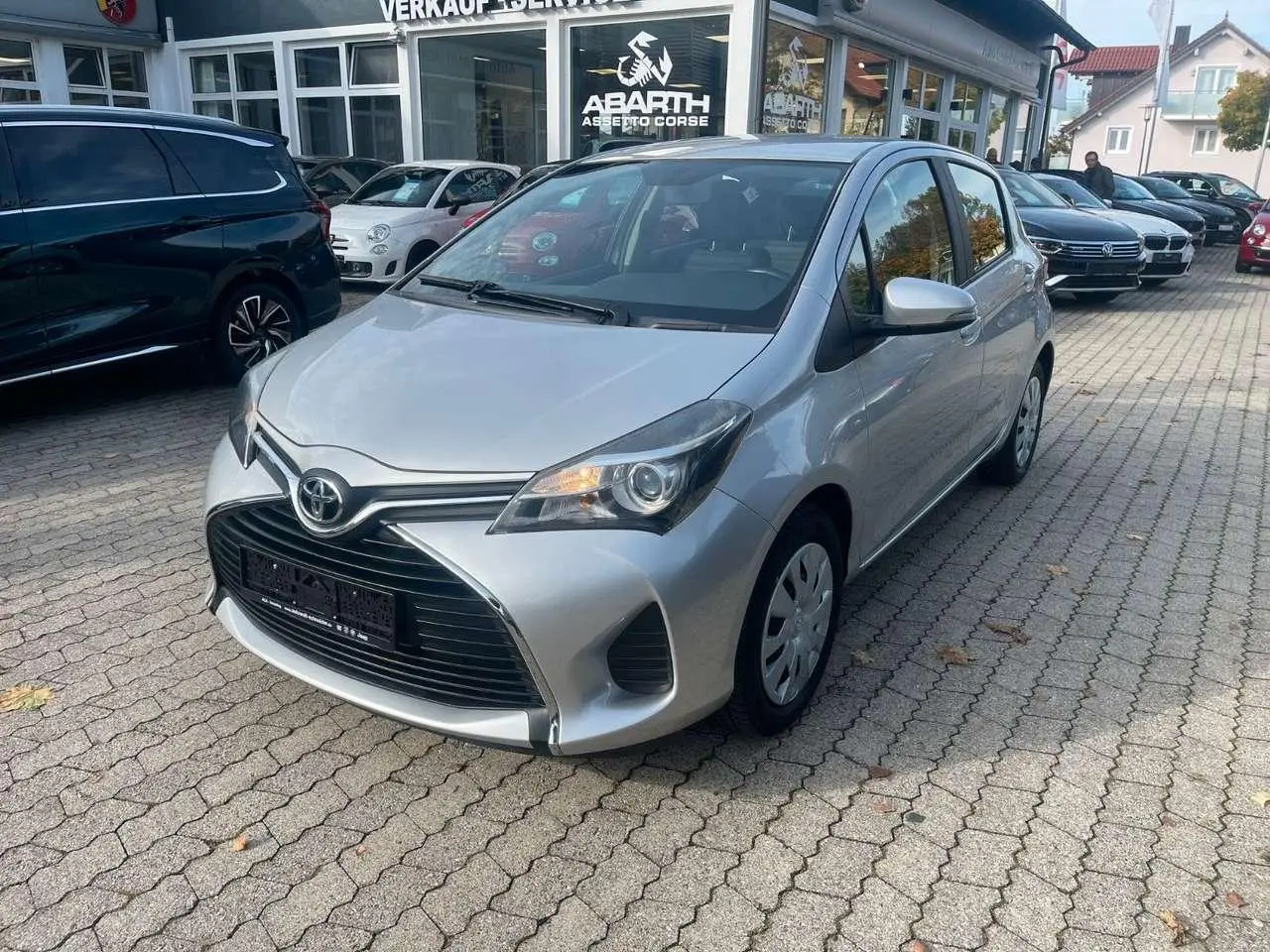 Photo 1 : Toyota Yaris 2016 Petrol