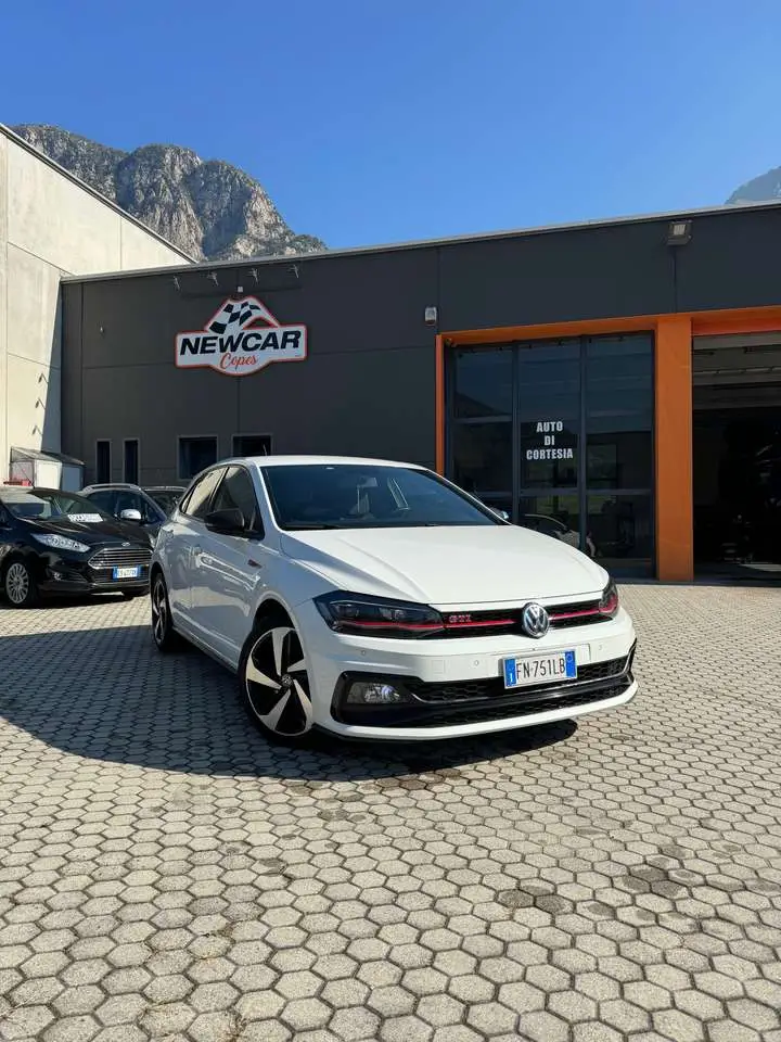 Photo 1 : Volkswagen Polo 2018 Petrol