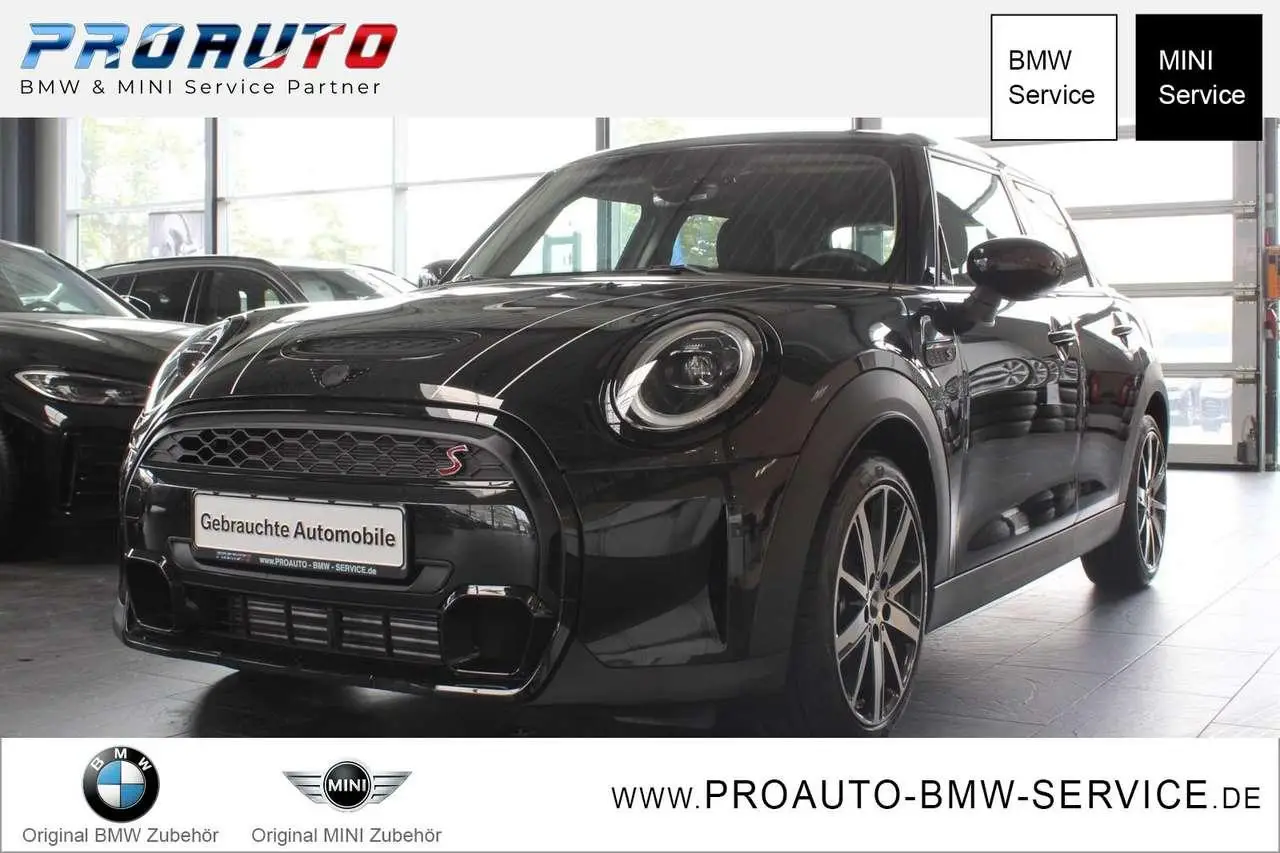 Photo 1 : Mini Cooper 2024 Petrol