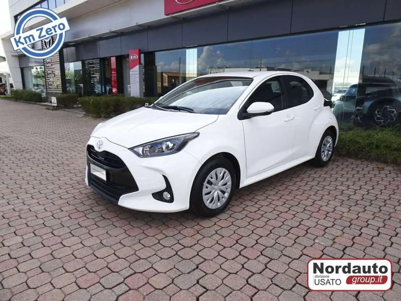 Photo 1 : Toyota Yaris 2023 Petrol