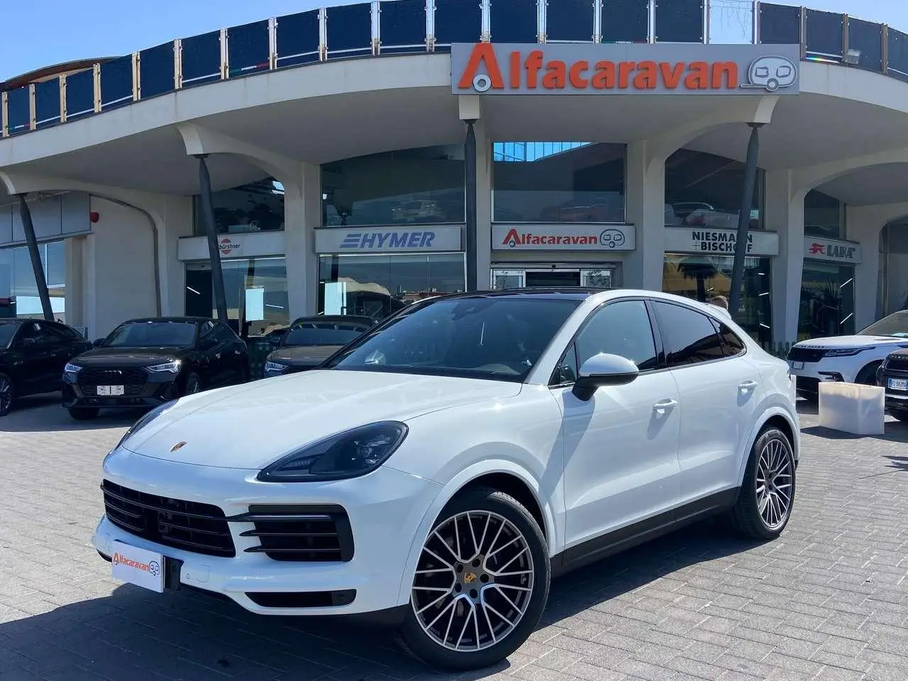 Photo 1 : Porsche Cayenne 2022 Petrol