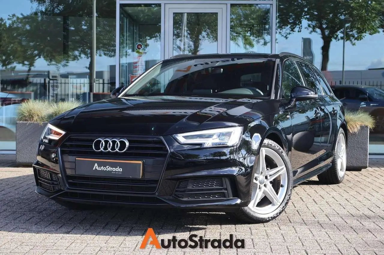 Photo 1 : Audi A4 2018 Essence