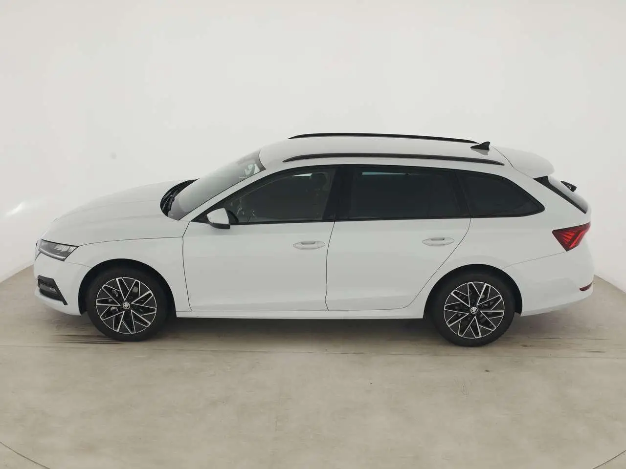 Photo 1 : Skoda Octavia 2024 Petrol