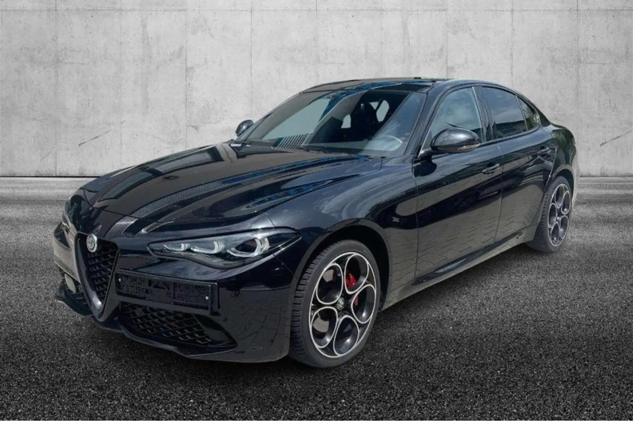 Photo 1 : Alfa Romeo Giulia 2023 Essence