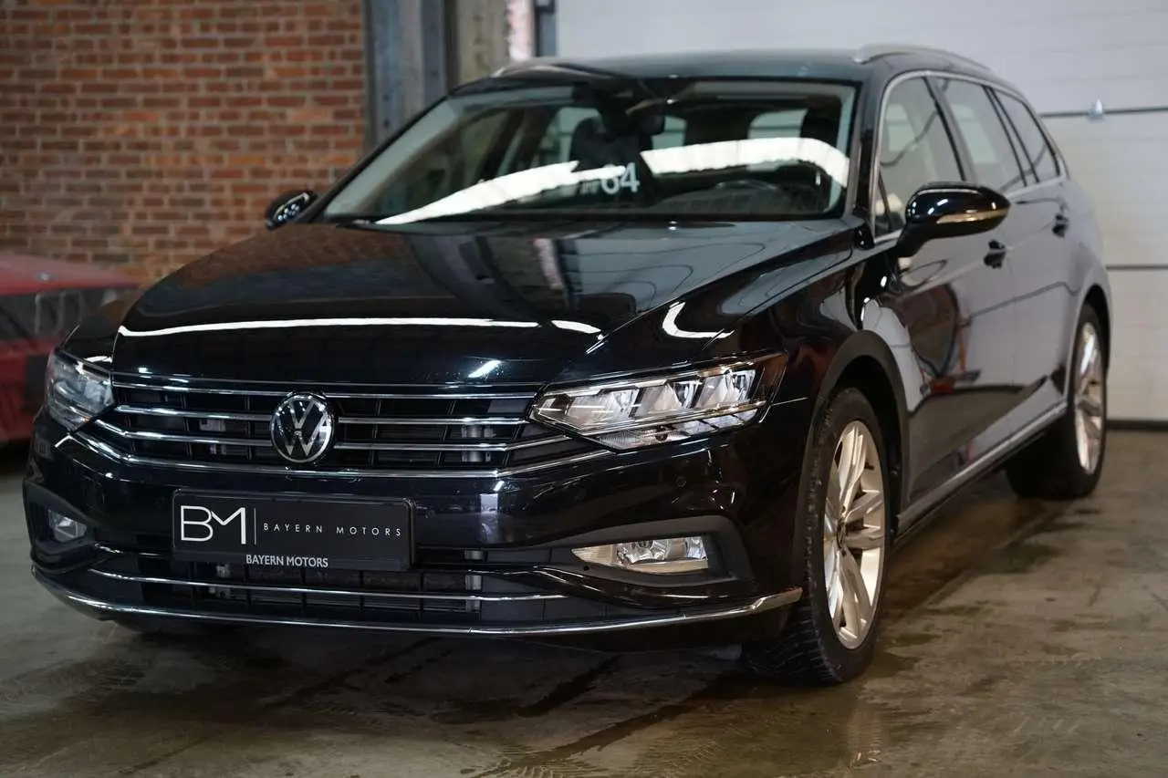 Photo 1 : Volkswagen Passat 2022 Petrol