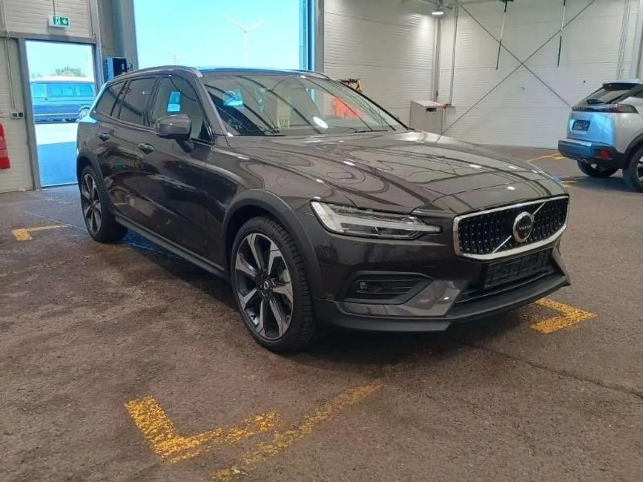 Photo 1 : Volvo V60 2023 Essence