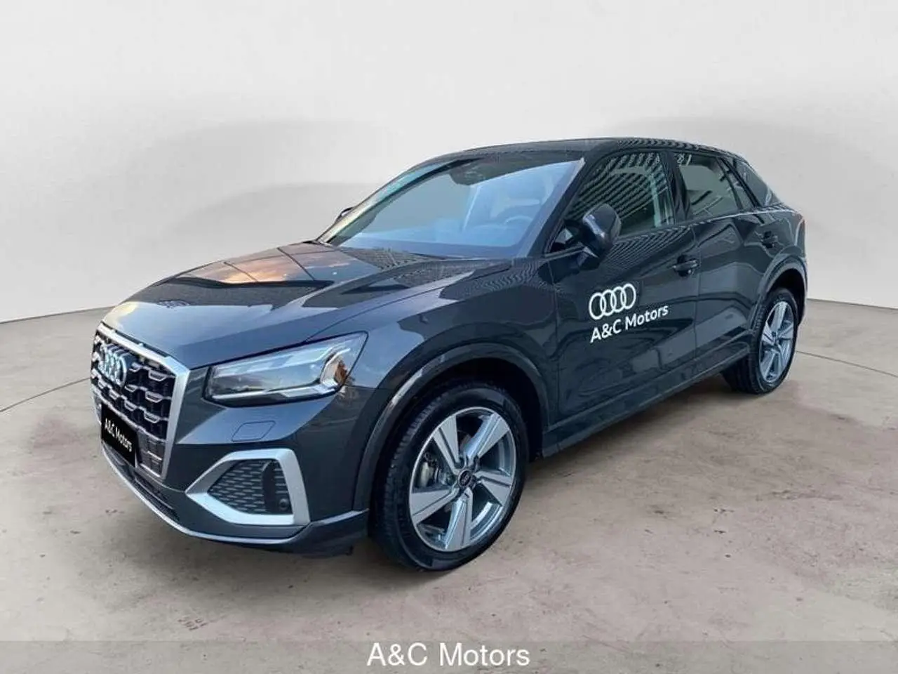 Photo 1 : Audi Q2 2024 Petrol