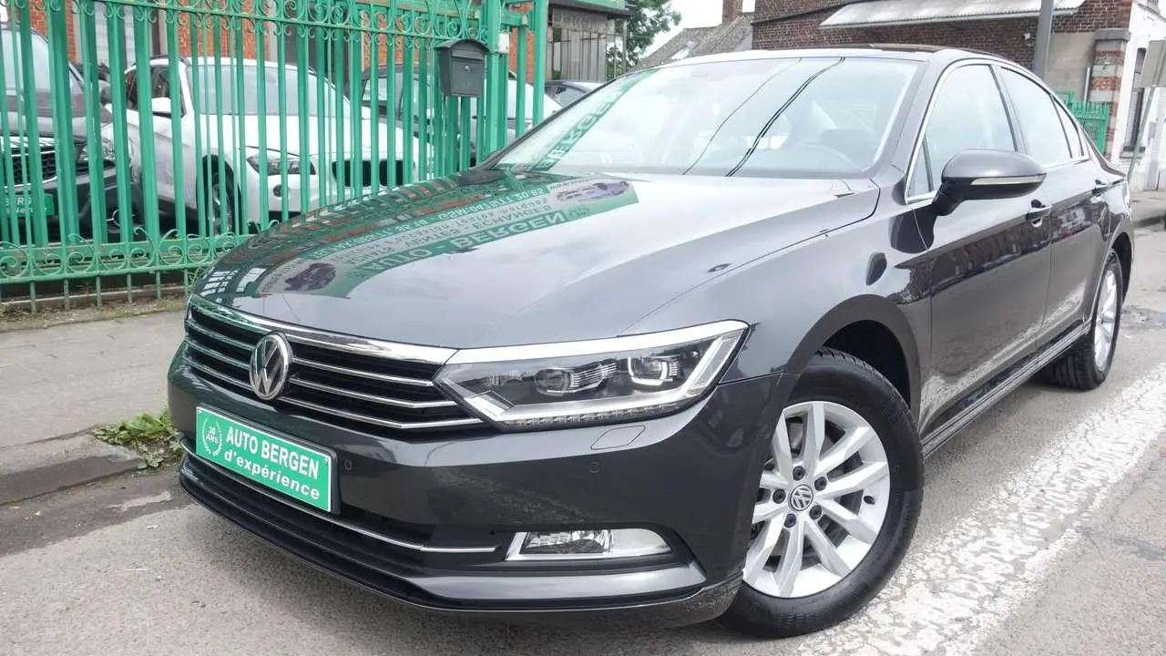 Photo 1 : Volkswagen Passat 2017 Essence