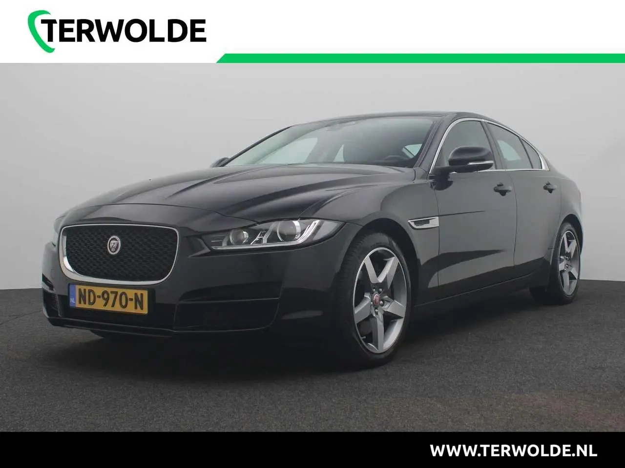 Photo 1 : Jaguar Xe 2017 Petrol