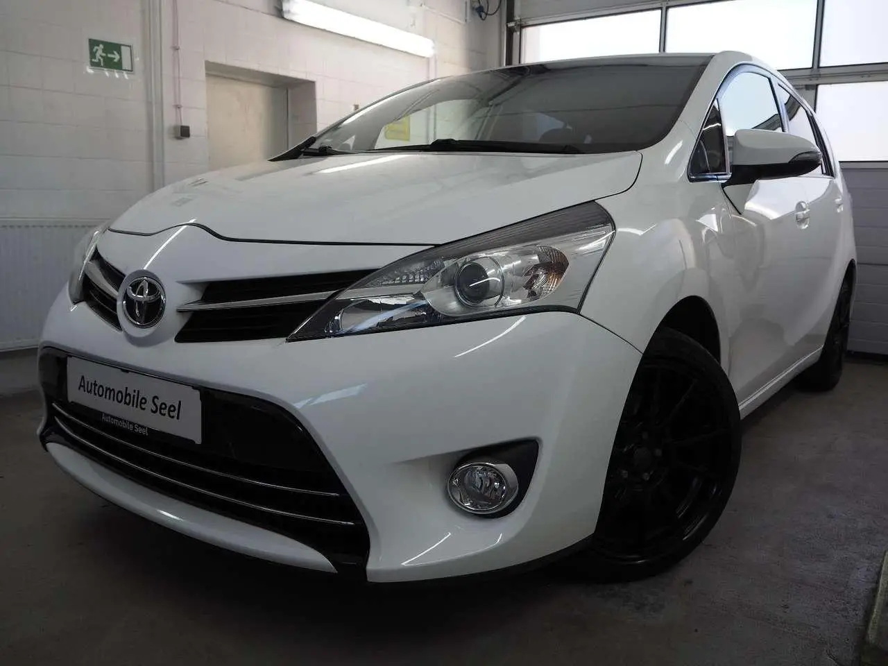 Photo 1 : Toyota Verso 2016 Petrol