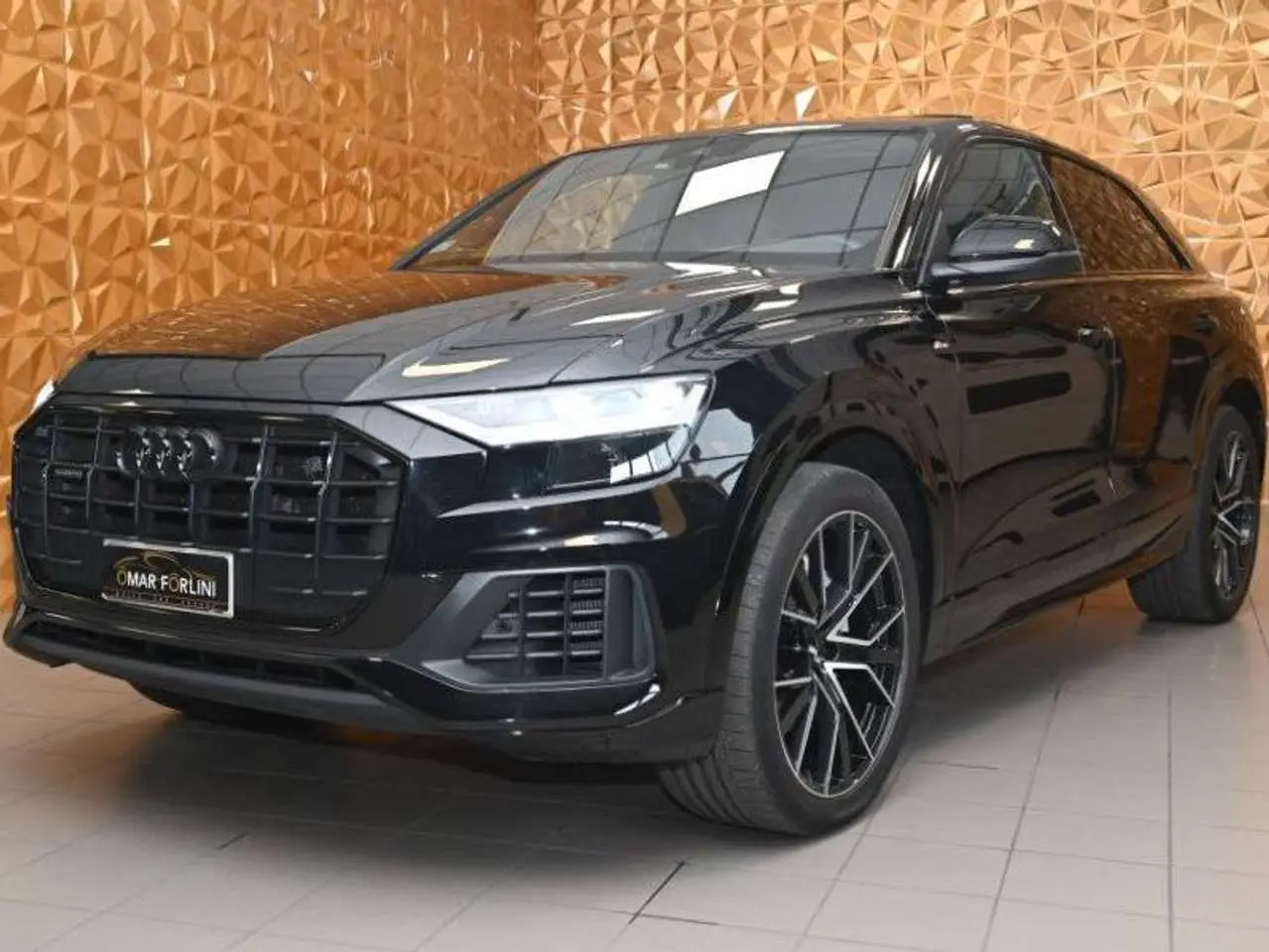 Photo 1 : Audi Q8 2019 Hybrid