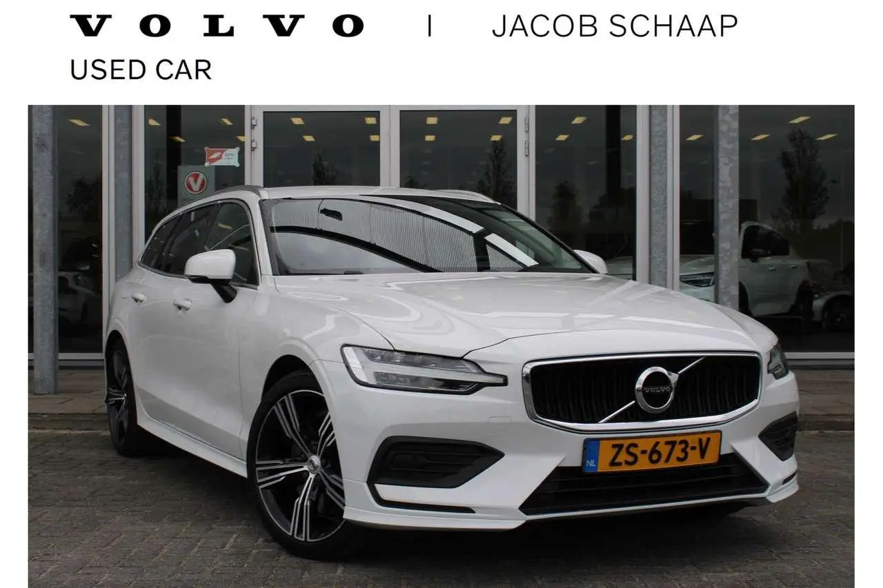 Photo 1 : Volvo V60 2019 Petrol