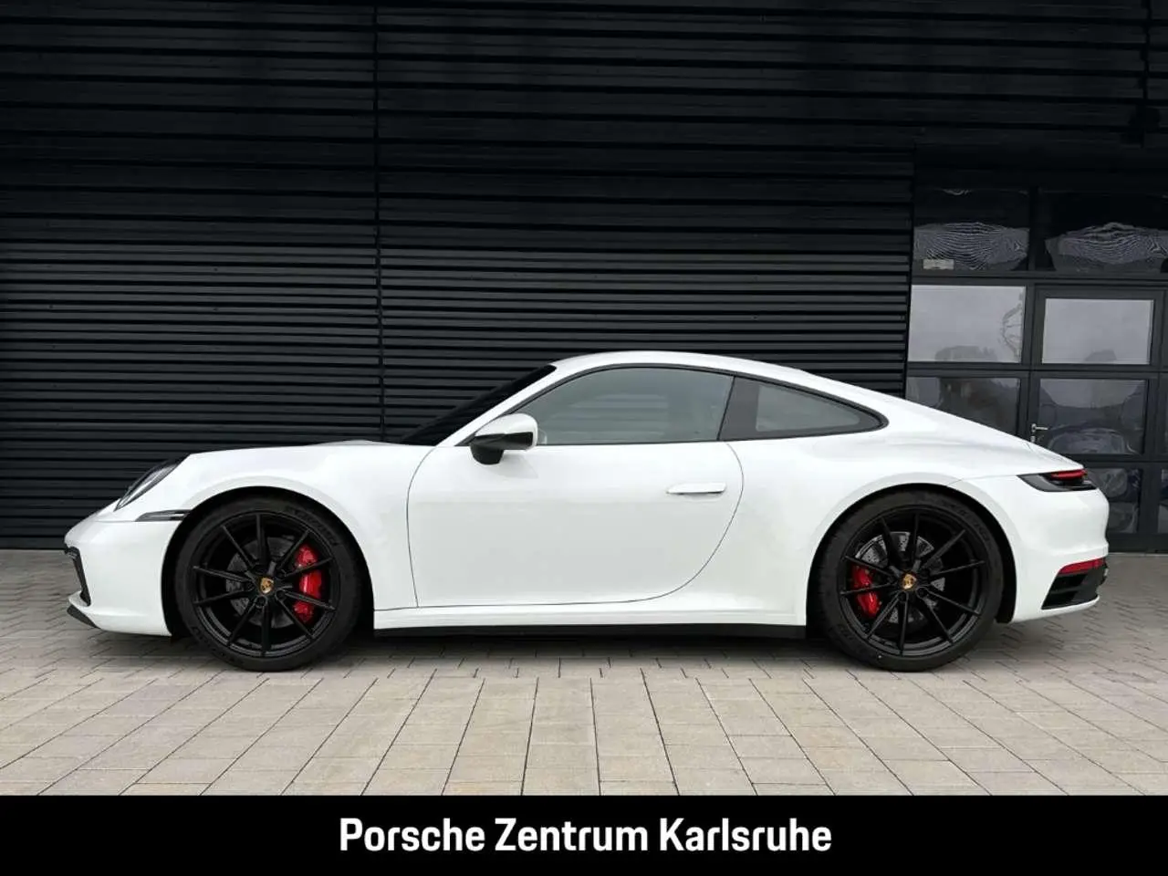 Photo 1 : Porsche 992 2019 Petrol