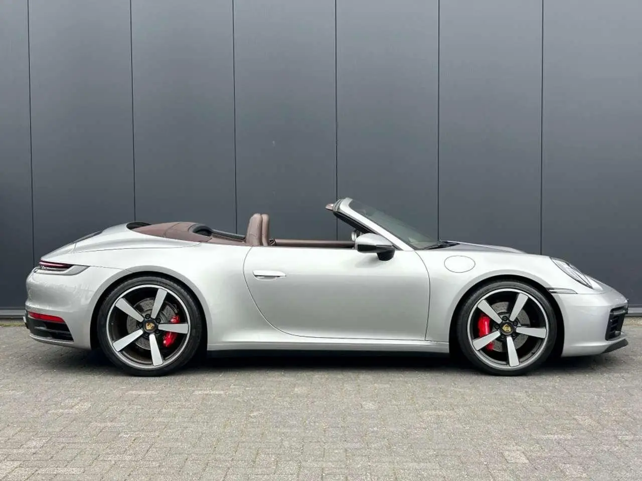 Photo 1 : Porsche 992 2020 Essence