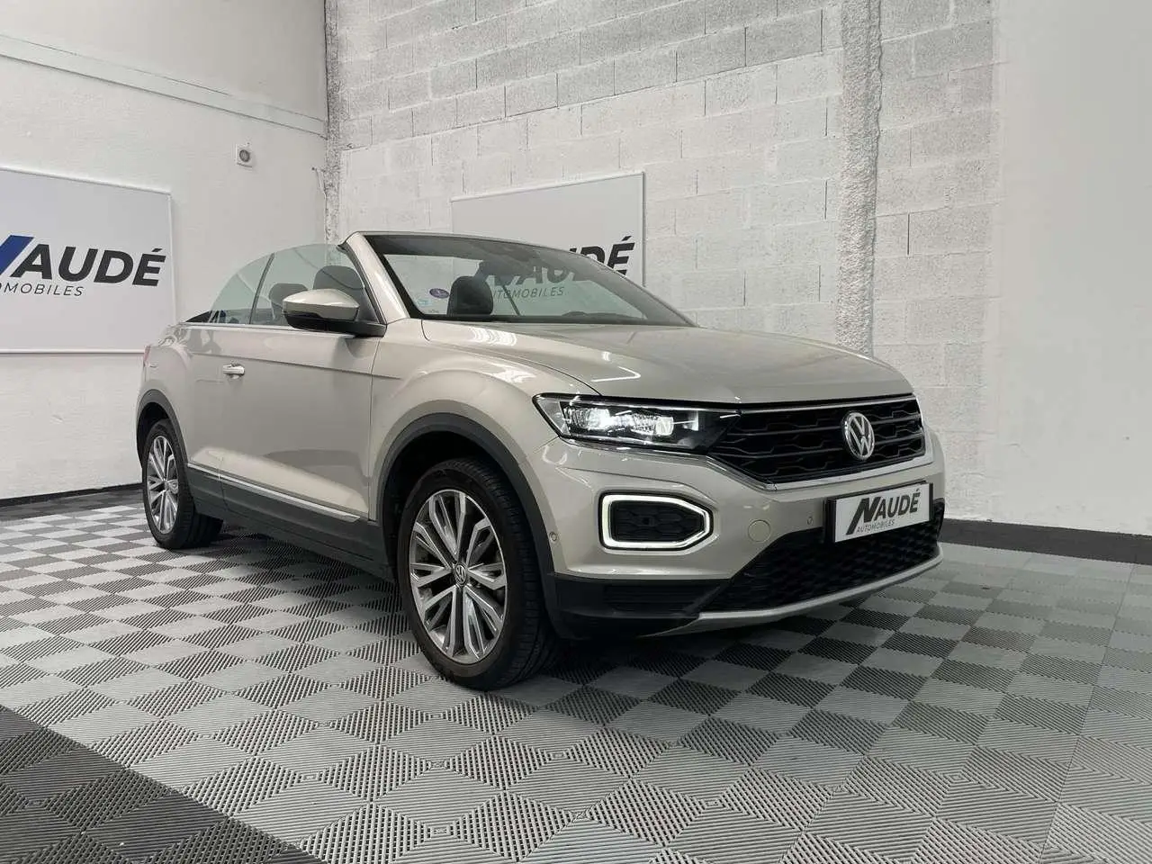 Photo 1 : Volkswagen T-roc 2020 Petrol