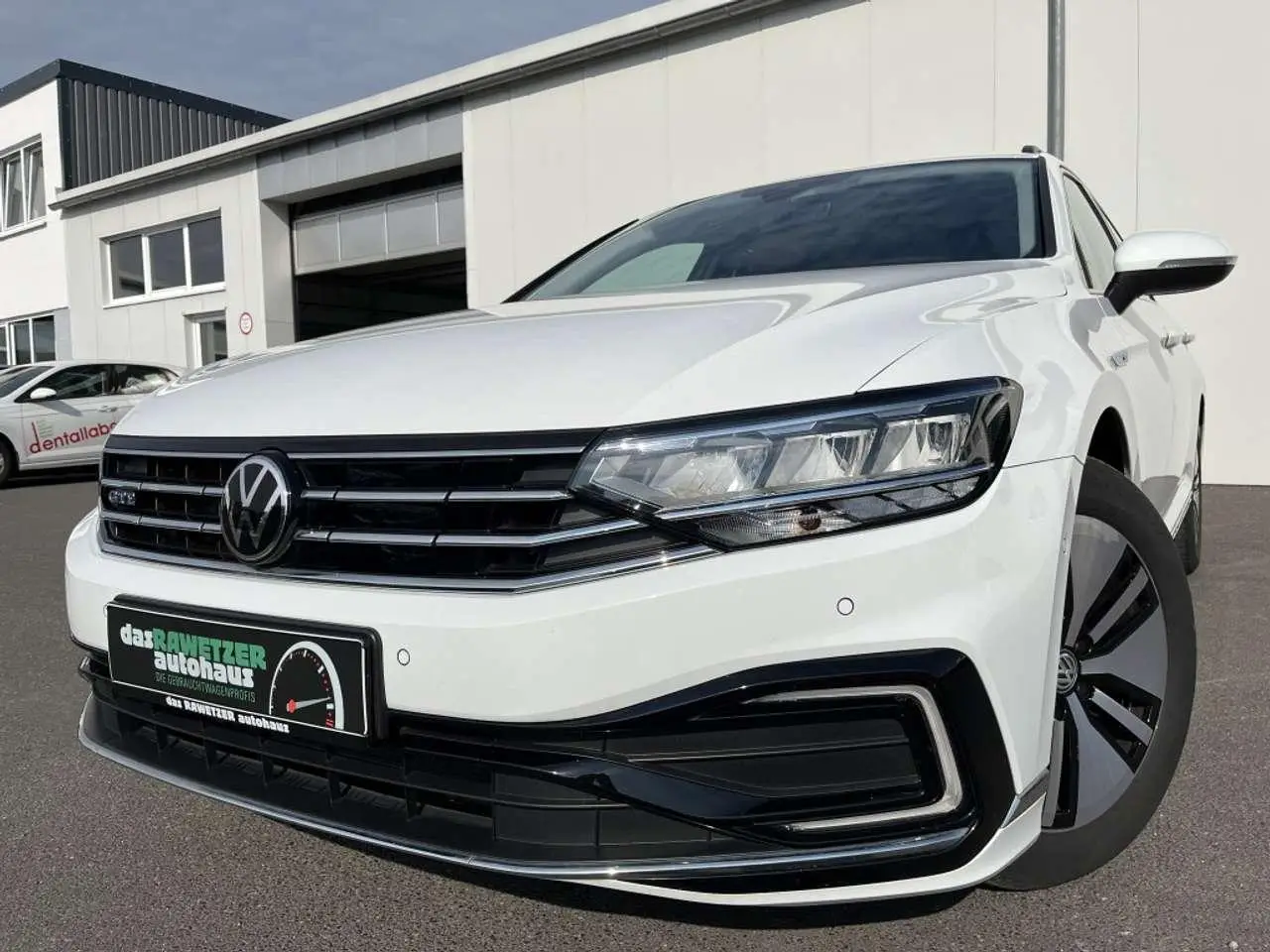 Photo 1 : Volkswagen Passat 2021 Hybride