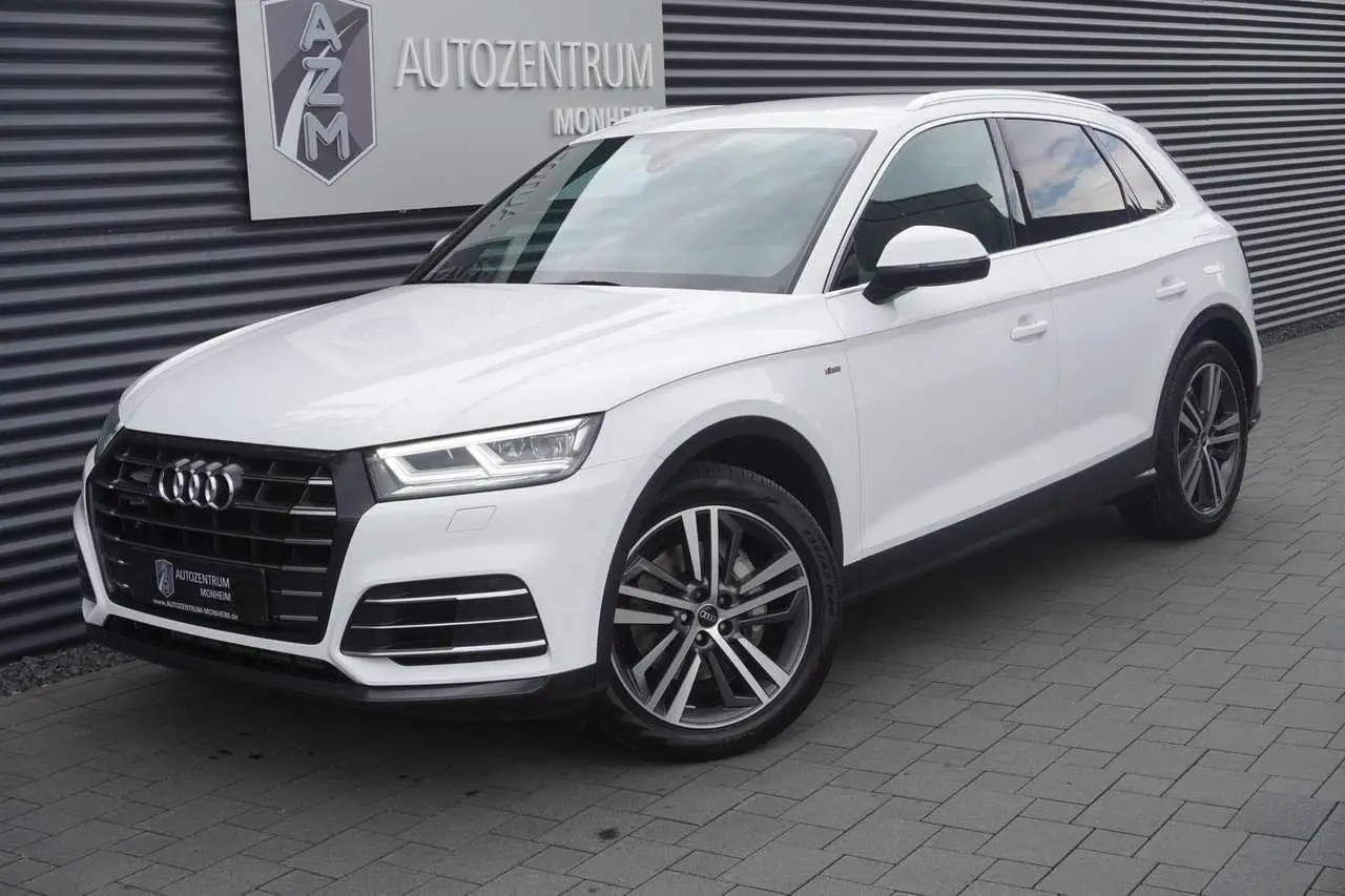 Photo 1 : Audi Q5 2020 Hybride