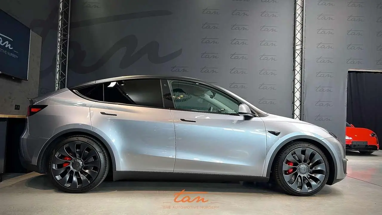 Photo 1 : Tesla Model Y 2023 Électrique