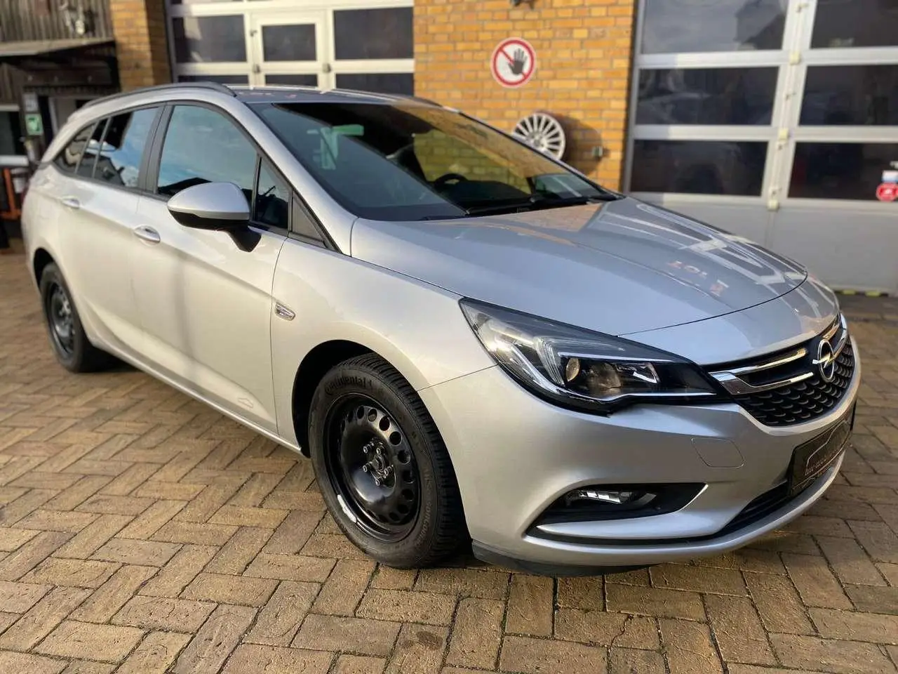 Photo 1 : Opel Astra 2018 Petrol