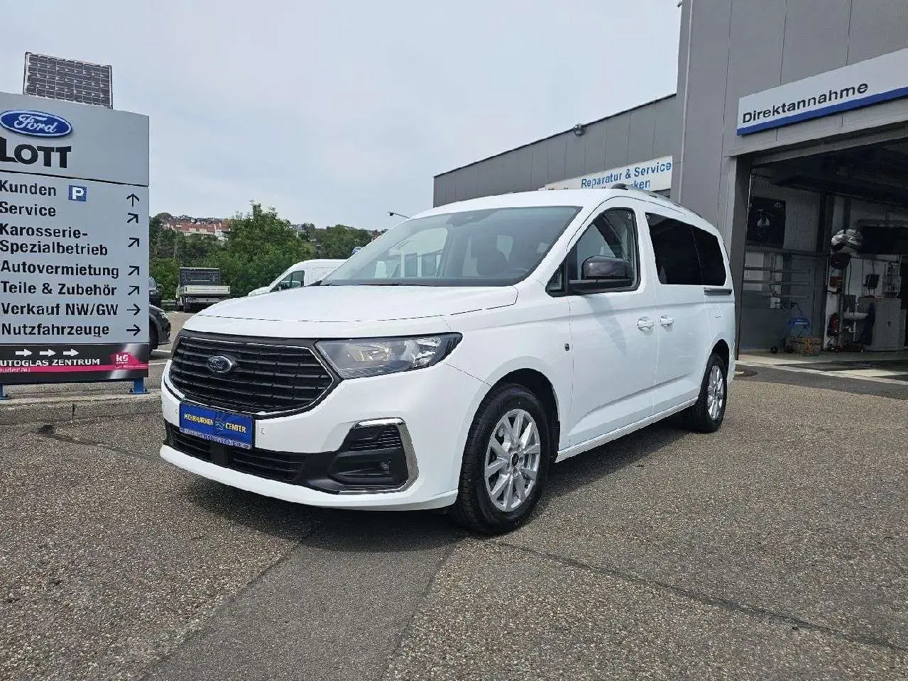 Photo 1 : Ford Tourneo 2024 Essence