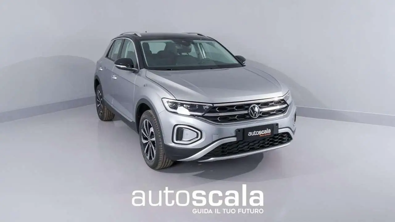 Photo 1 : Volkswagen T-roc 2024 Essence