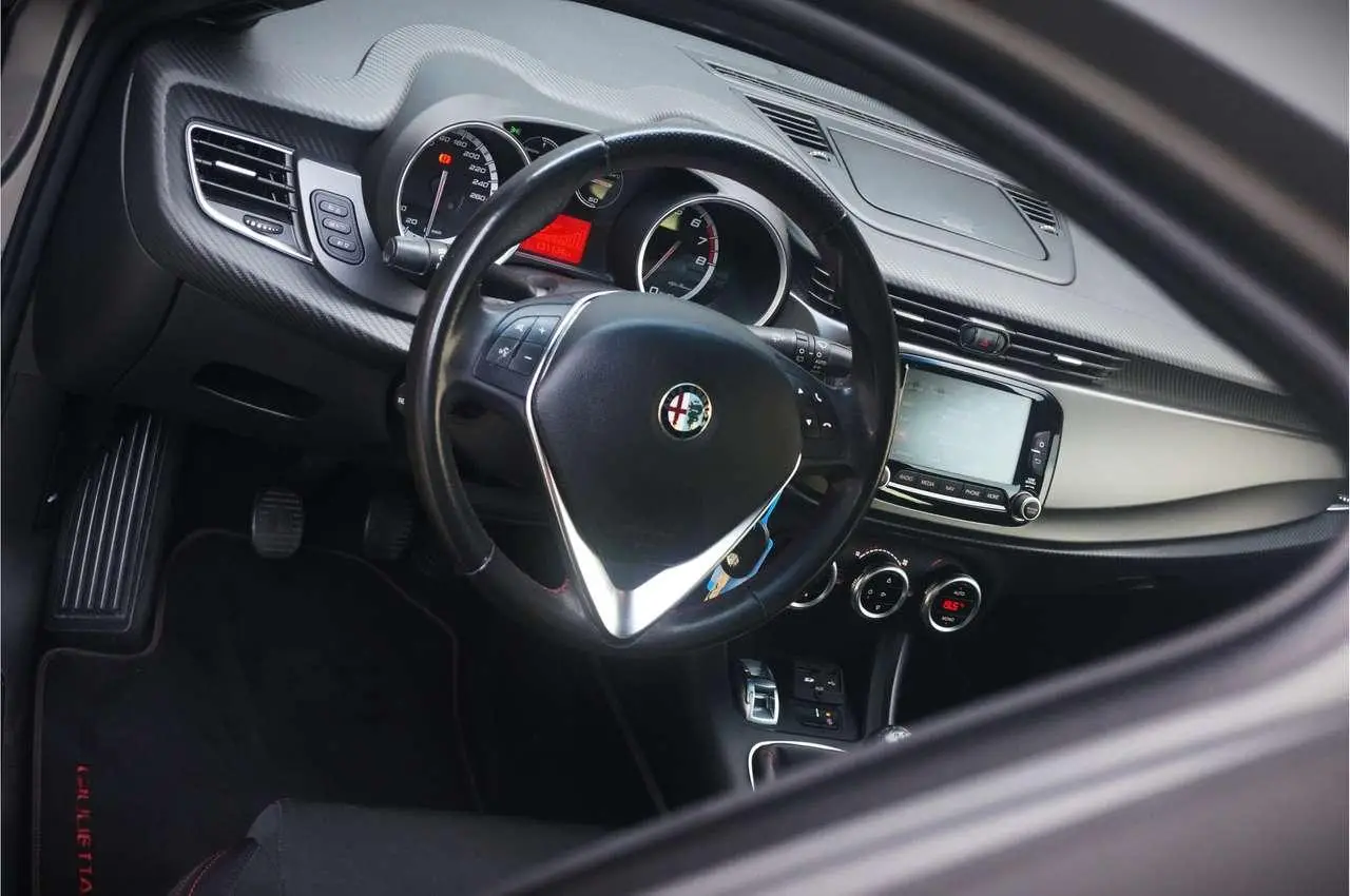 Photo 1 : Alfa Romeo Giulietta 2015 Petrol