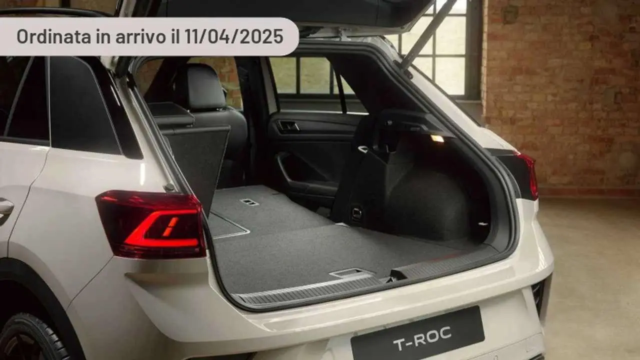 Photo 1 : Volkswagen T-roc 2024 Petrol