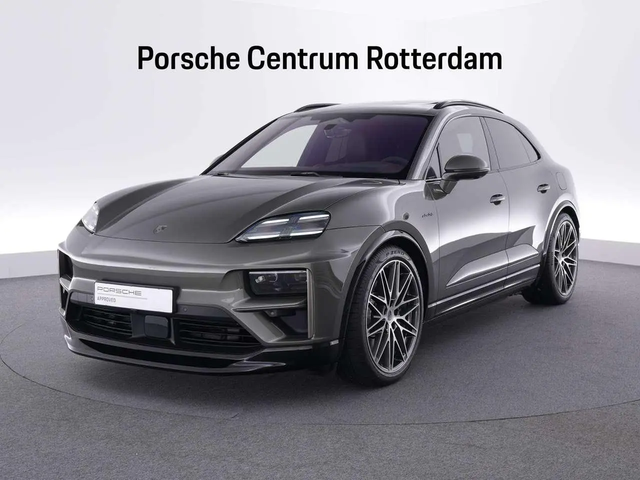 Photo 1 : Porsche Macan 2024 Electric