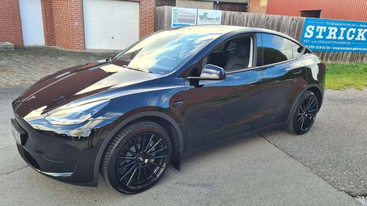 Photo 1 : Tesla Model Y 2023 Électrique