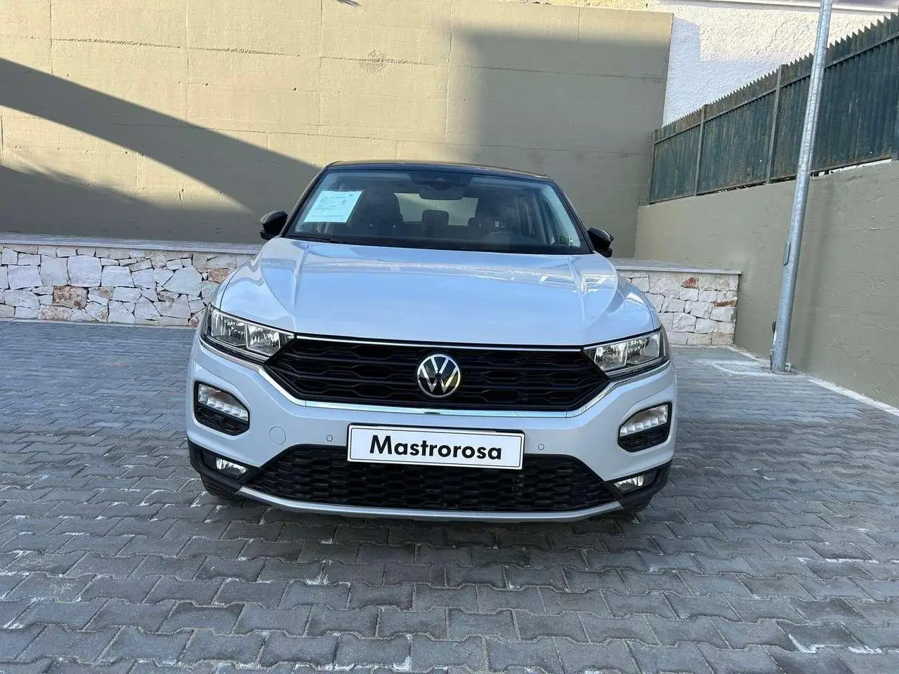 Photo 1 : Volkswagen T-roc 2021 Essence