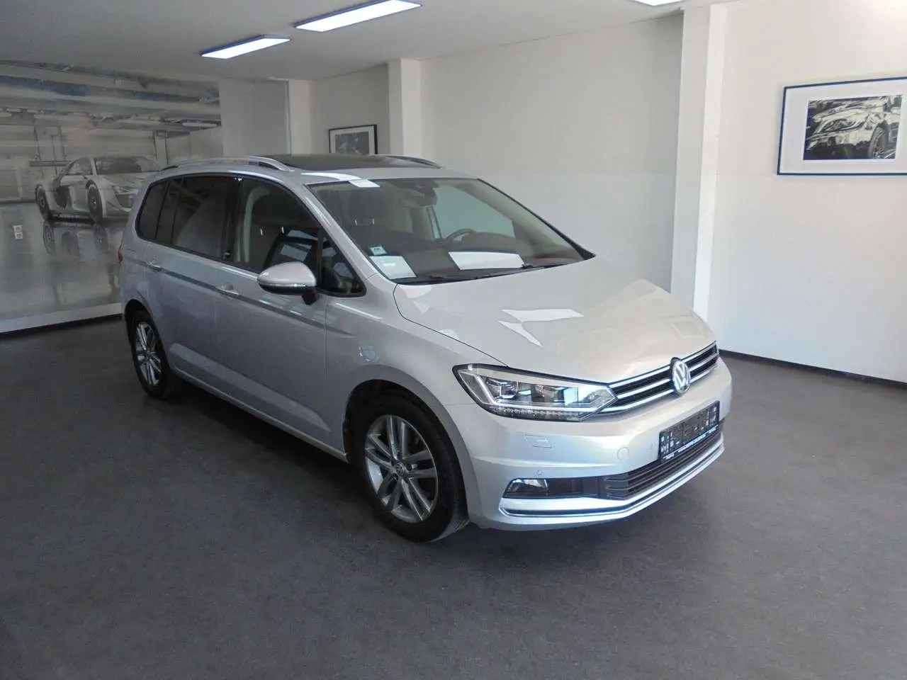 Photo 1 : Volkswagen Touran 2017 Petrol