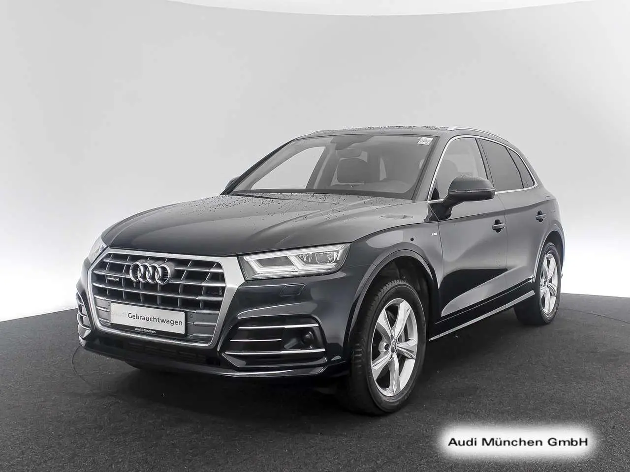 Photo 1 : Audi Q5 2021 Hybride