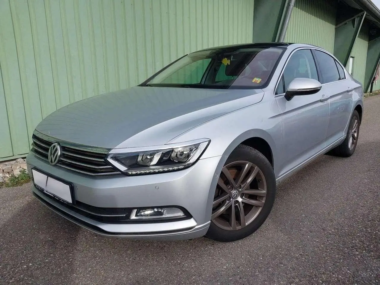 Photo 1 : Volkswagen Passat 2015 Petrol