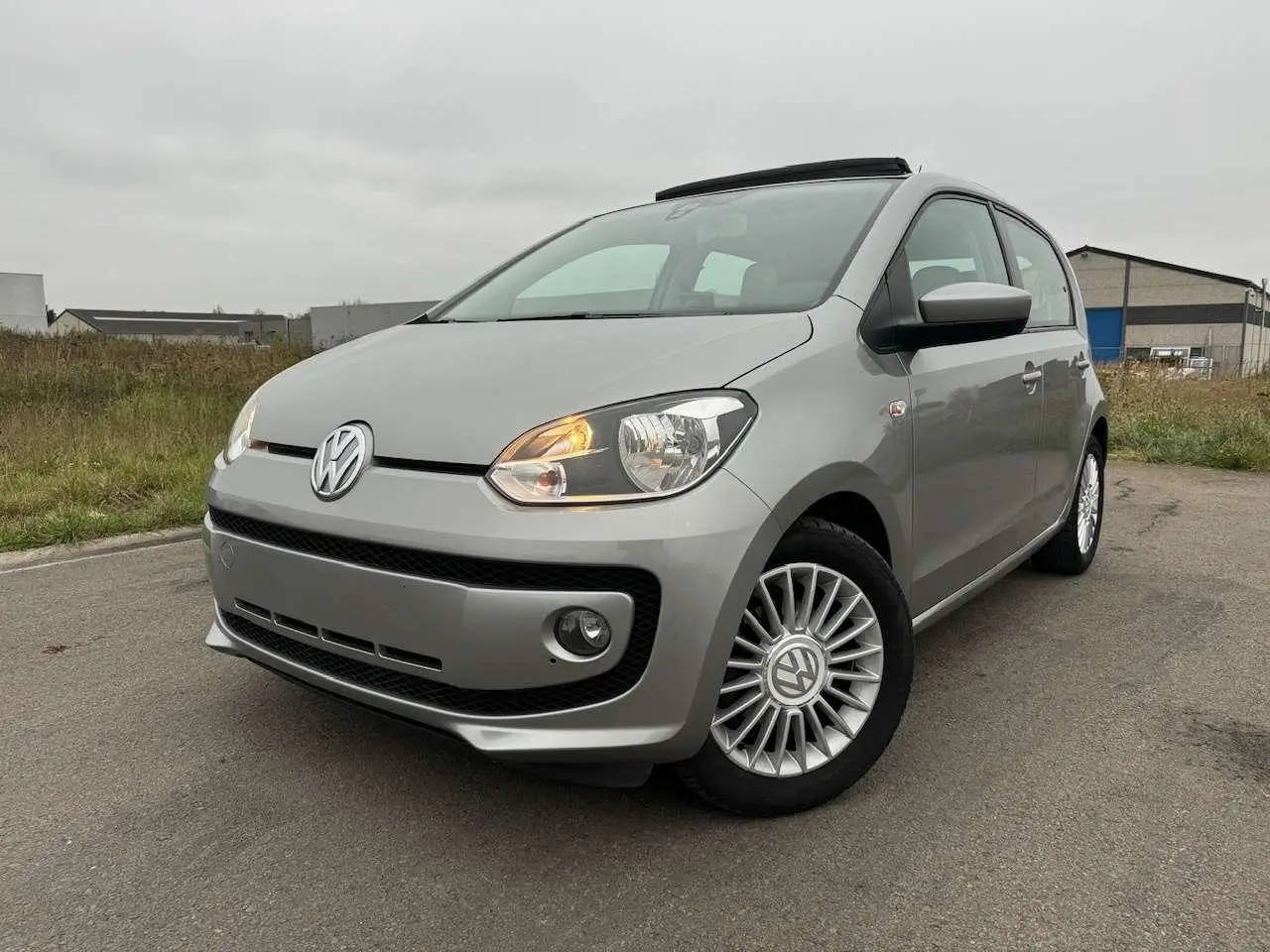 Photo 1 : Volkswagen Up! 2016 Petrol