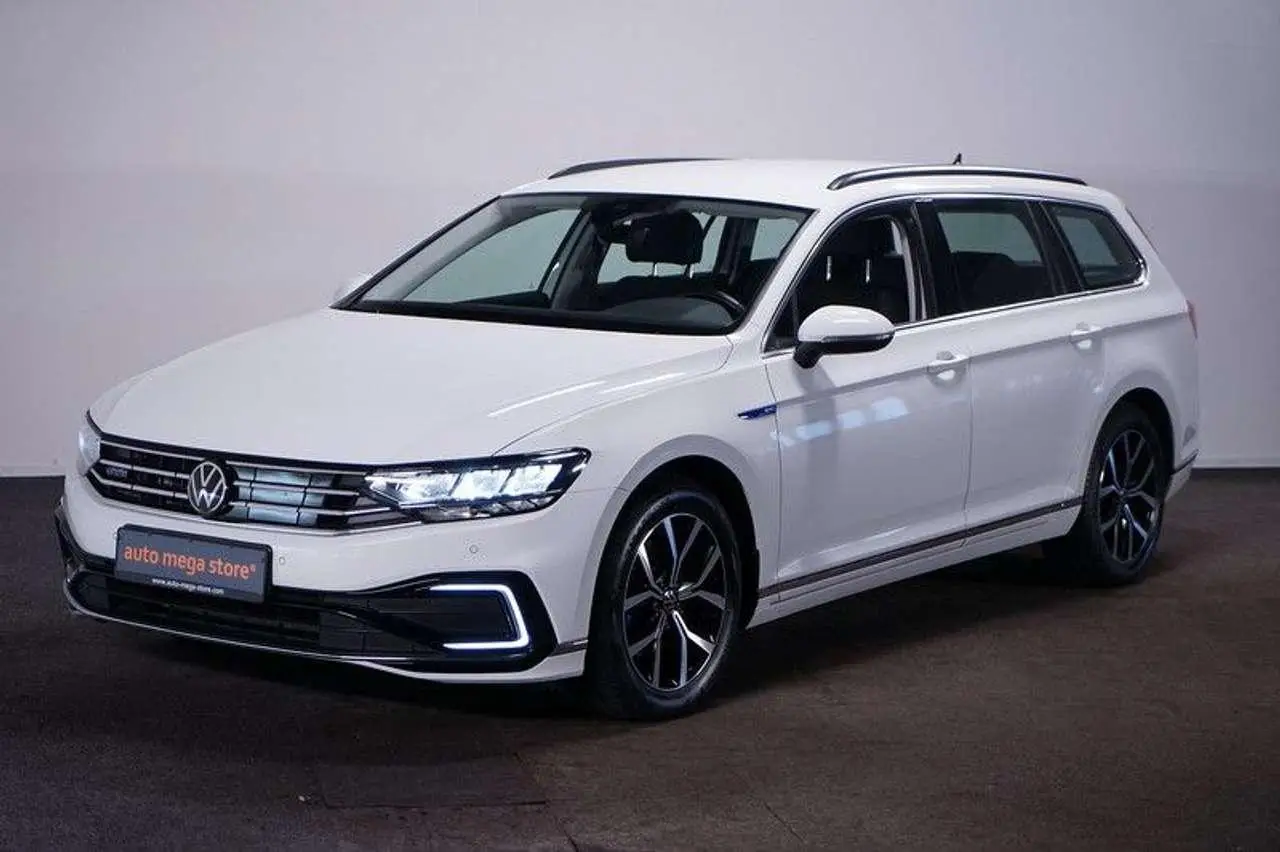 Photo 1 : Volkswagen Passat 2021 Hybrid