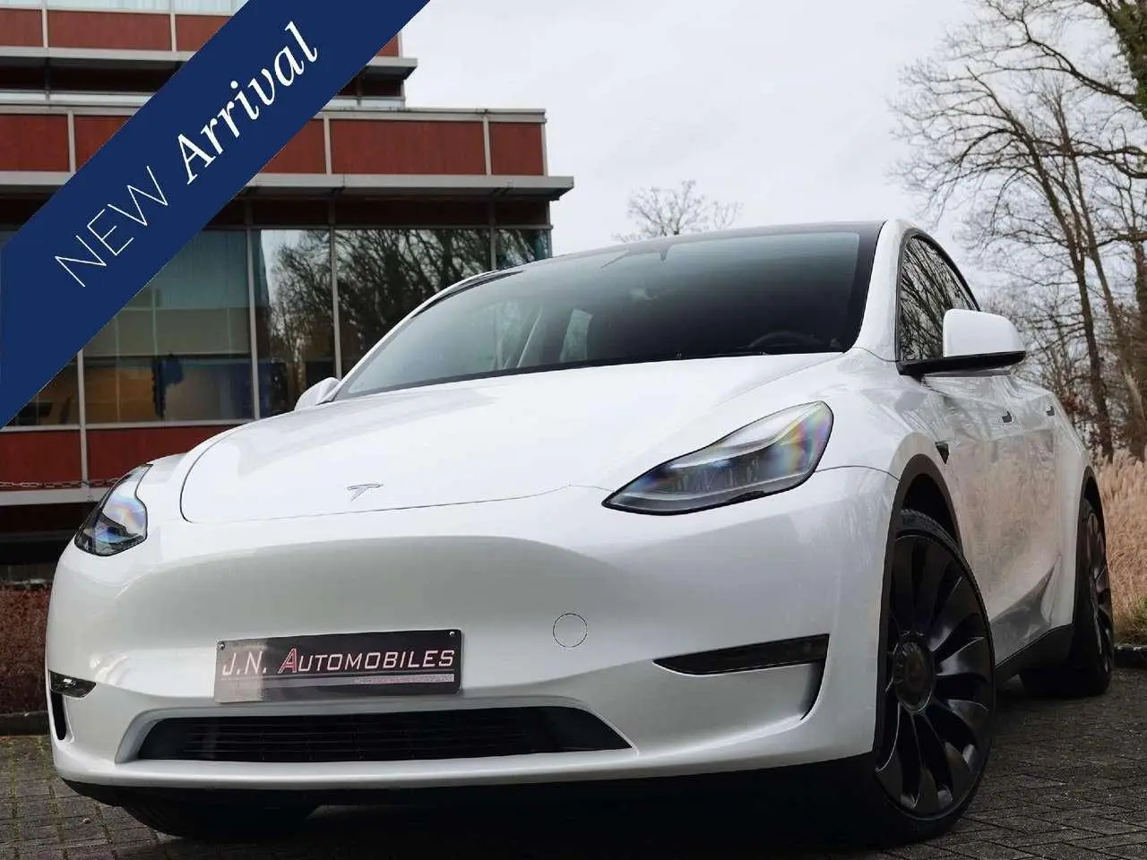 Photo 1 : Tesla Model Y 2023 Électrique