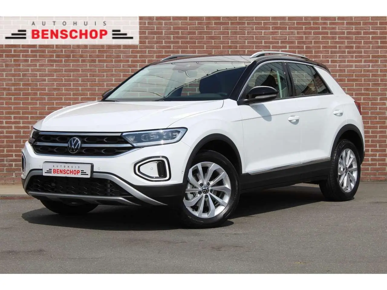 Photo 1 : Volkswagen T-roc 2024 Essence