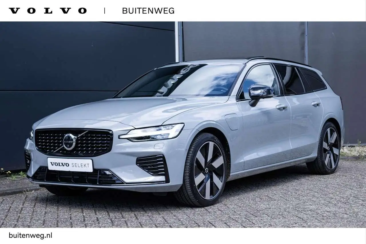 Photo 1 : Volvo V60 2024 Hybride