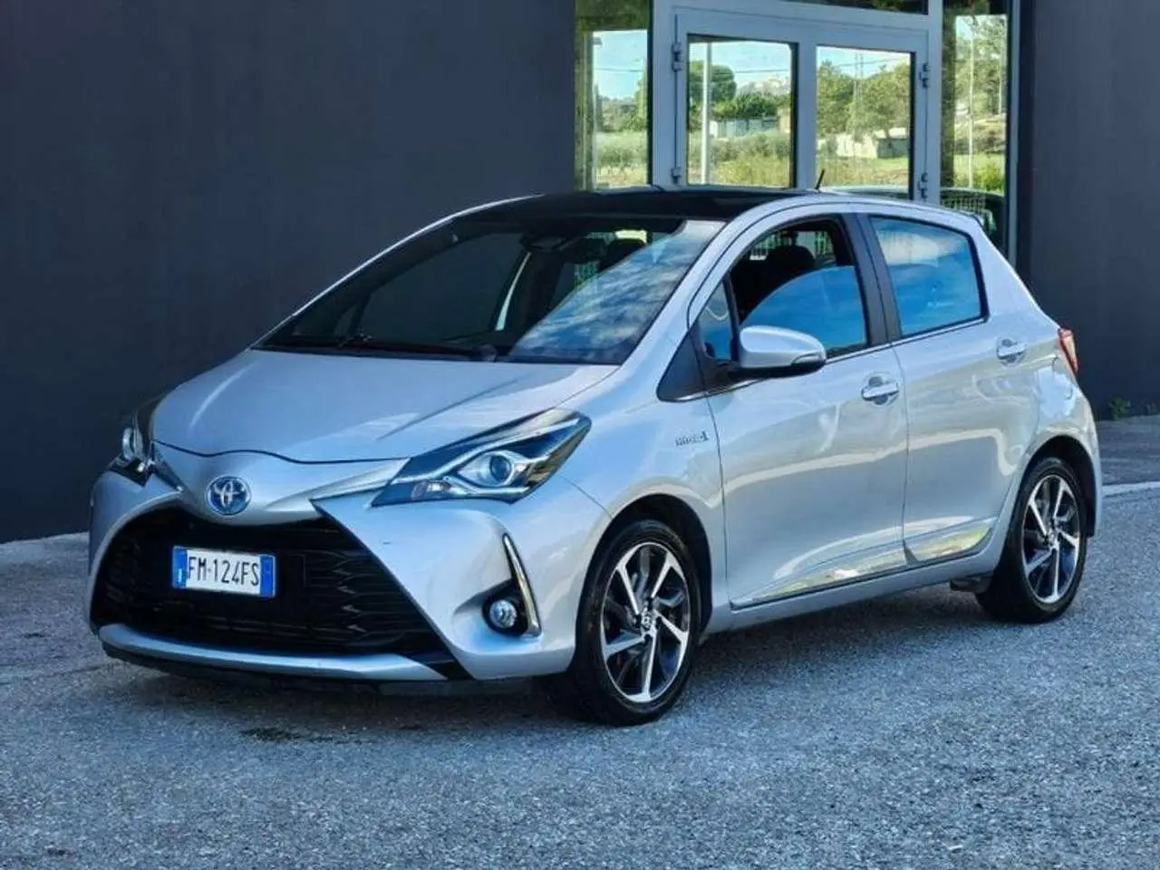 Photo 1 : Toyota Yaris 2017 Hybrid