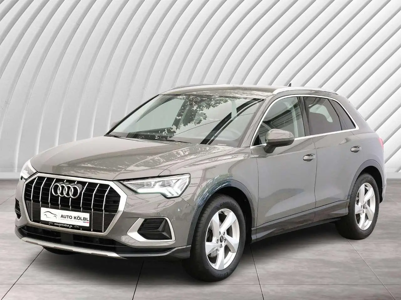 Photo 1 : Audi Q3 2021 Petrol