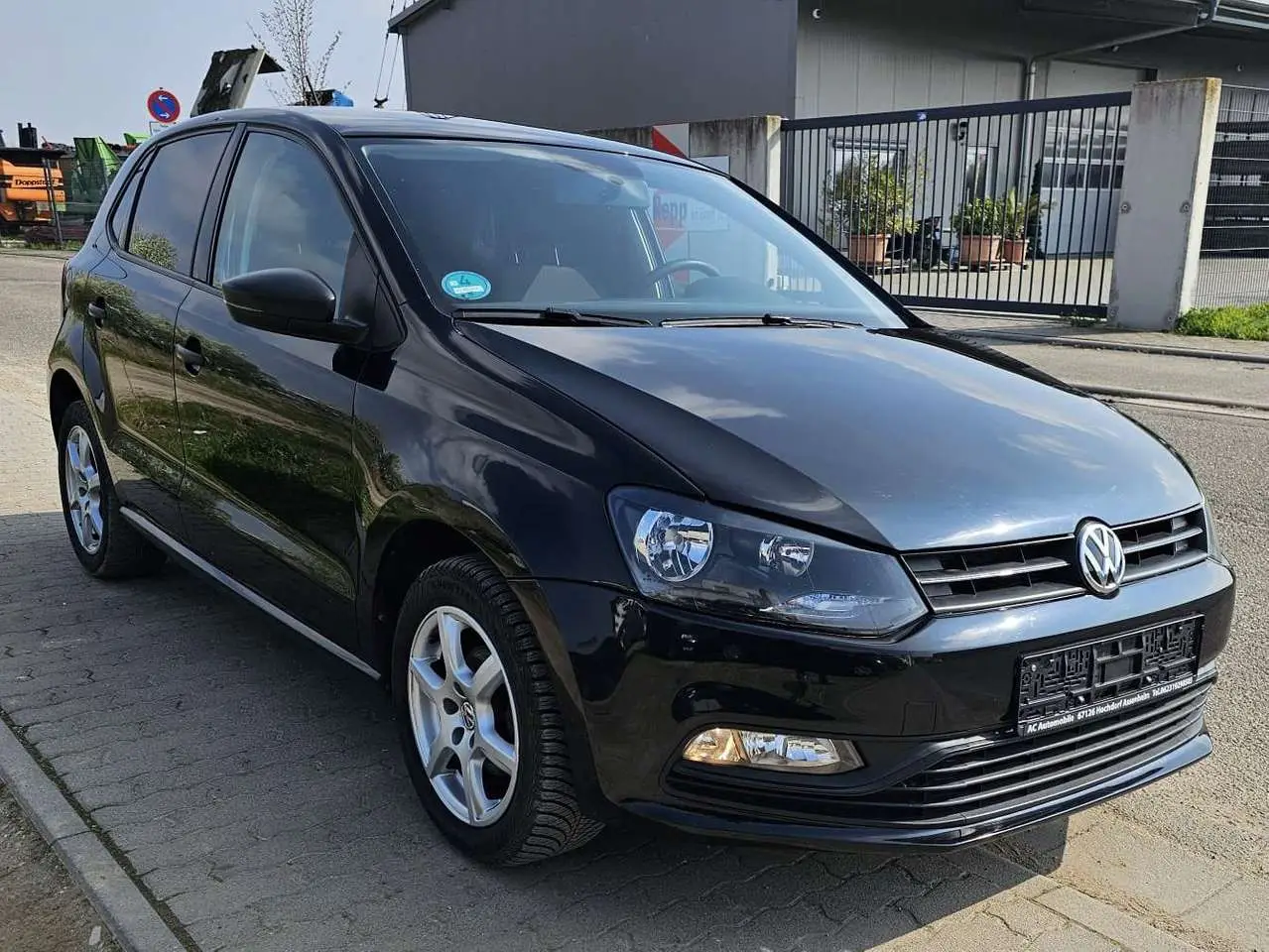 Photo 1 : Volkswagen Polo 2015 Petrol