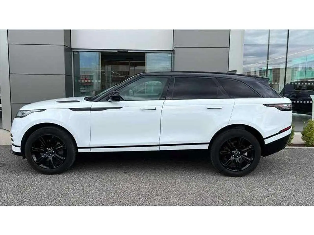 Photo 1 : Land Rover Range Rover Velar 2022 Diesel