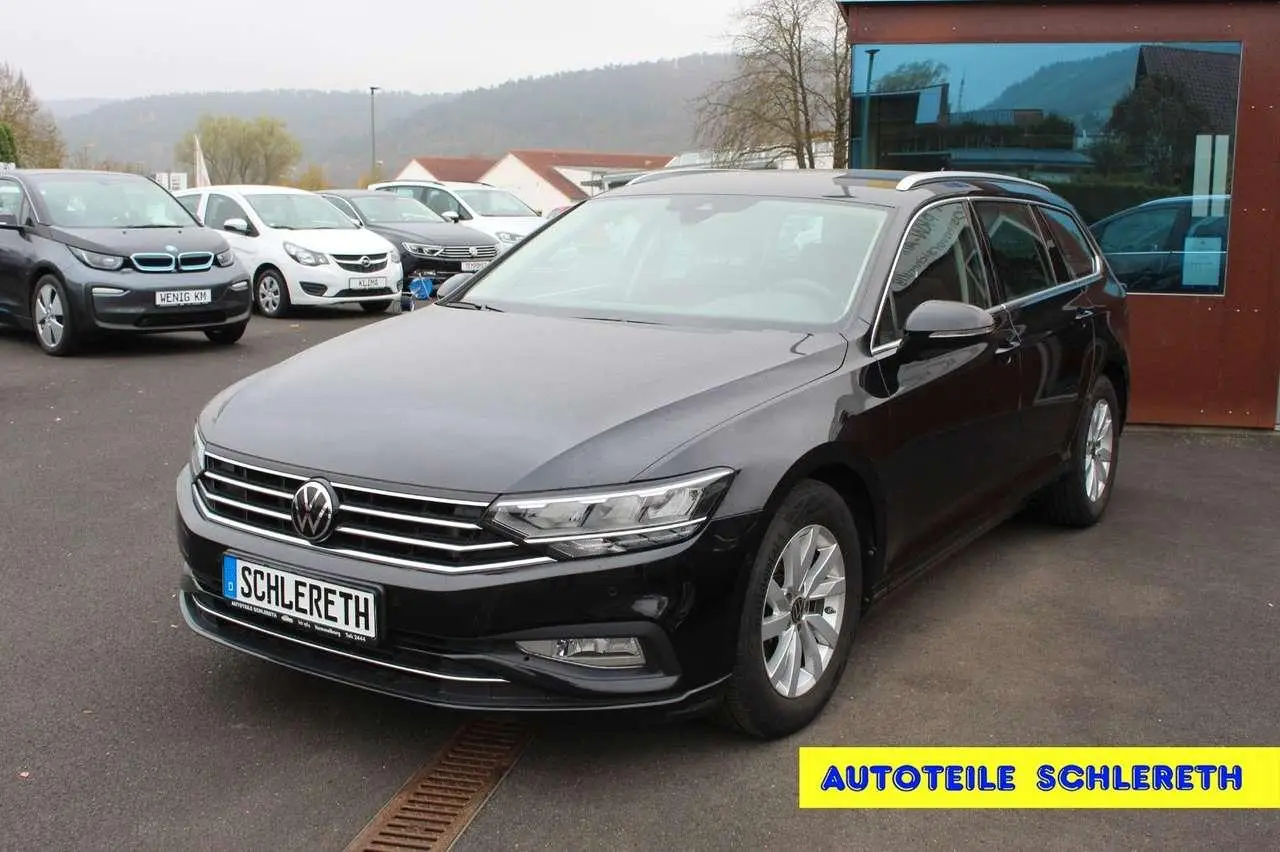 Photo 1 : Volkswagen Passat 2021 Essence