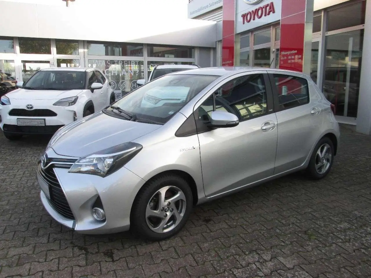 Photo 1 : Toyota Yaris 2016 Hybride