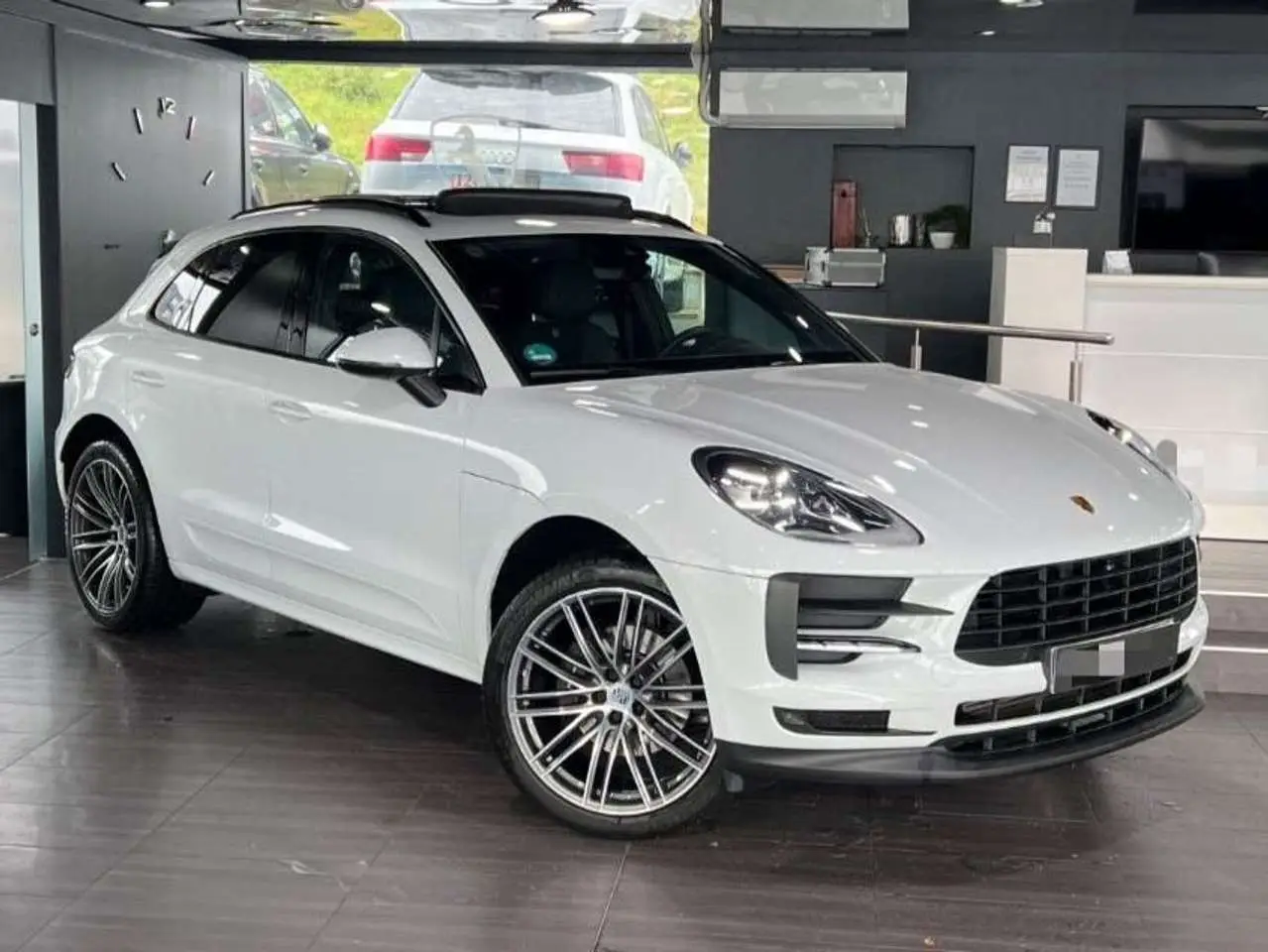 Photo 1 : Porsche Macan 2021 Essence