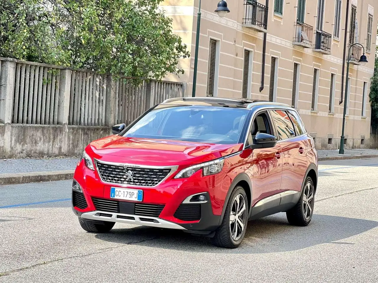 Photo 1 : Peugeot 5008 2020 Petrol