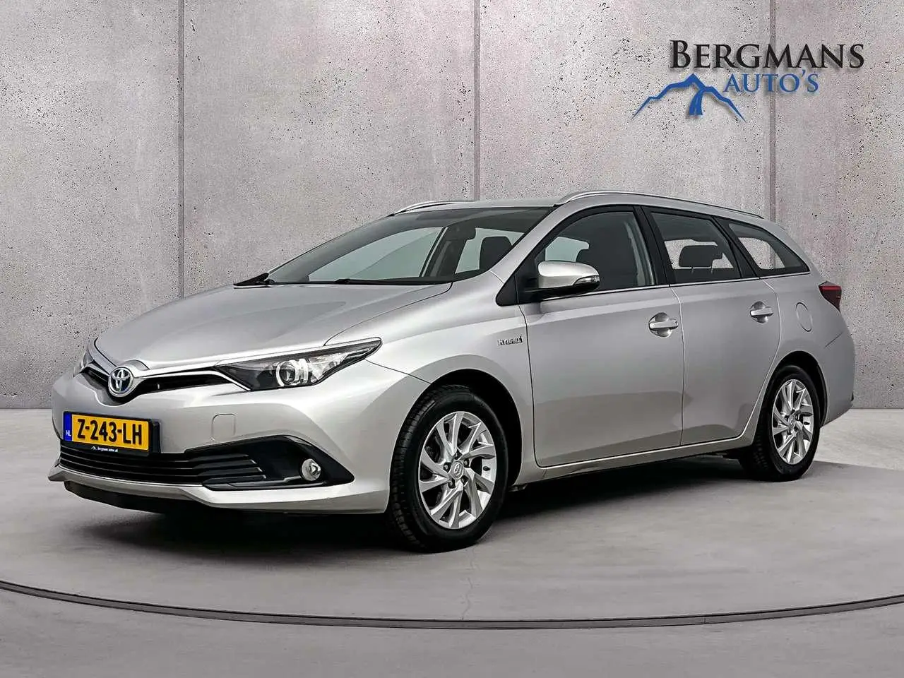 Photo 1 : Toyota Auris 2016 Hybrid