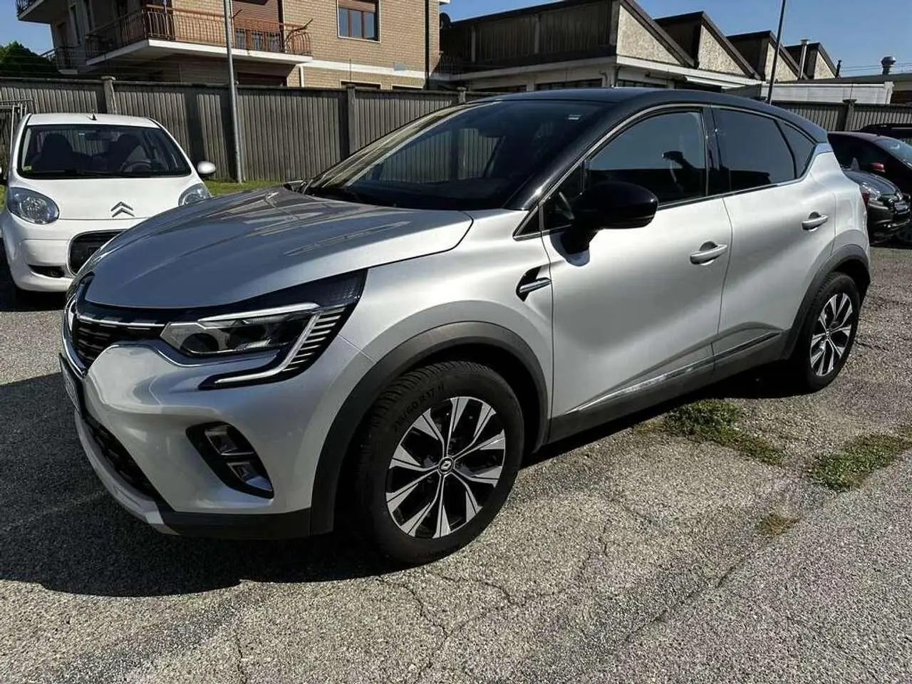 Photo 1 : Renault Captur 2023 Essence