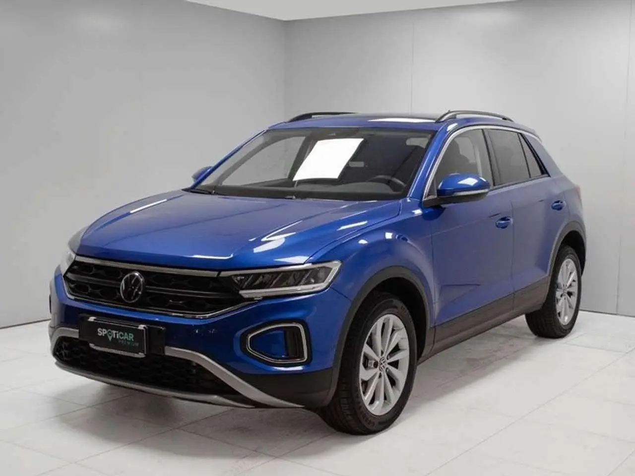 Photo 1 : Volkswagen T-roc 2023 Essence